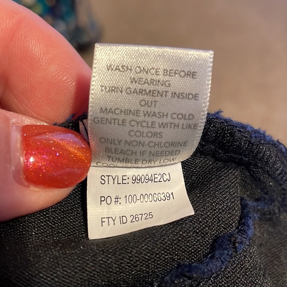 Navy capris - Picture 6 of 7